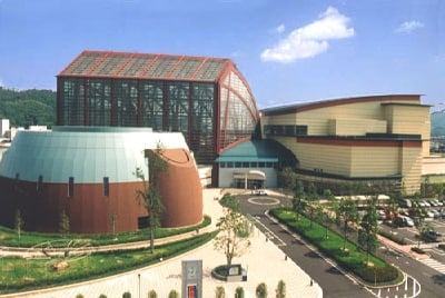 鳥取県立倉吉未来中心